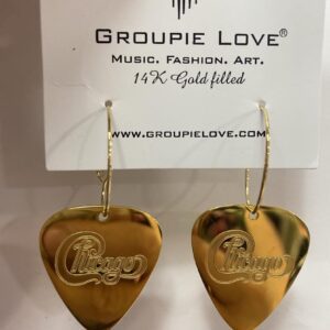Chicago guitar pick earring in yellow gold color